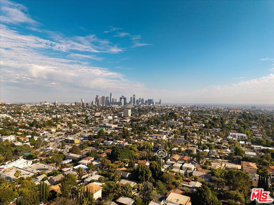 https://media.crmls.org/mediaz/94e1c946-18e7-4cc2-8241-5dc641f84e24.jpg?preset=X-Large
