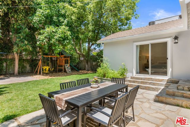 4313 Wilkinson Avenue, Studio City CA: https://media.crmls.org/mediaz/94e1e14b-ecaa-440a-9ff1-09d5d29949fd.jpg