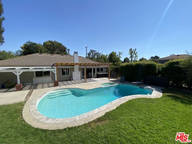 Pool/Patio/BBQ Areas