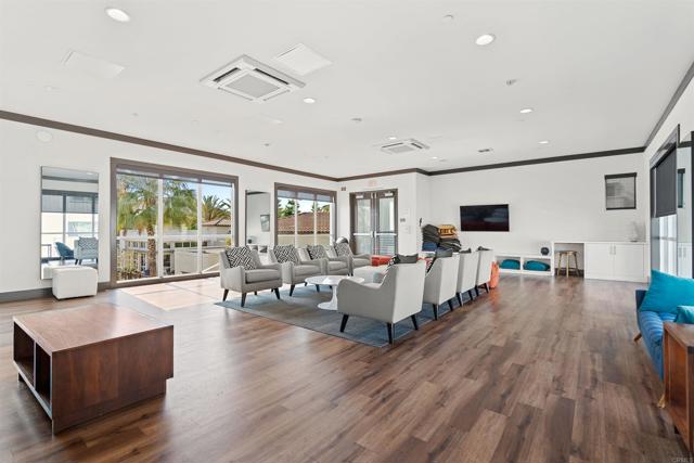 5212 Beachfront, San Diego CA: https://media.crmls.org/mediaz/94e2b963-ac5a-4d83-8e12-a67bd6d509be.jpg