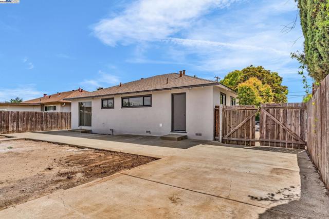 471 Rose St, Livermore CA: https://media.crmls.org/mediaz/94e2f09a-d4d9-4867-83cd-4ac8ce9d2bbb.jpg