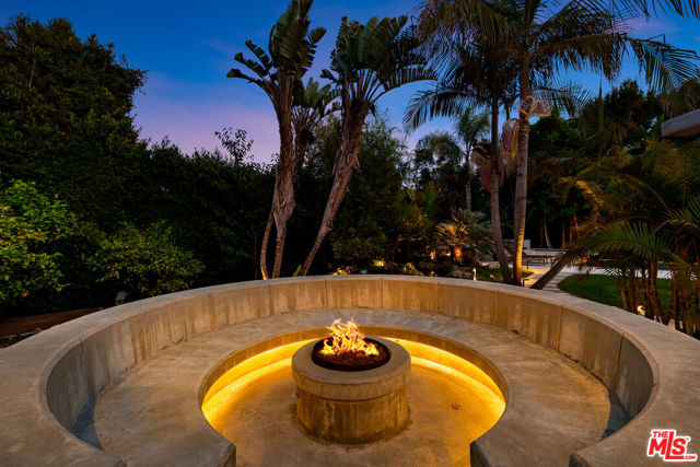 13524 D'Este Drive, Pacific Palisades CA: https://media.crmls.org/mediaz/94e327e2-30aa-4e05-8249-6158d70b554f.jpg