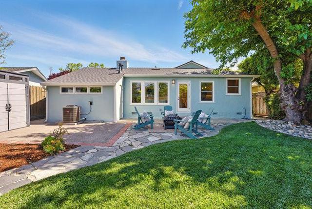 843 15th Avenue, Menlo Park CA: https://media.crmls.org/mediaz/94e366fa-5d83-4a50-995a-f44270ebb970.jpg