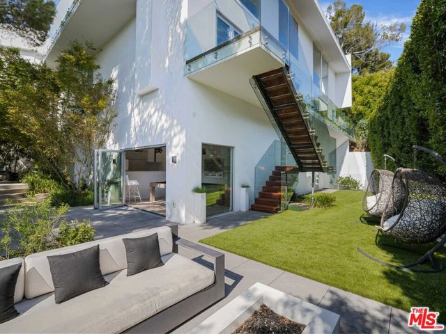 1654 Doheny Drive, Los Angeles, California 90069, 4 Bedrooms Bedrooms, ,5 BathroomsBathrooms,Single Family Residence,For Sale,Doheny,24429379