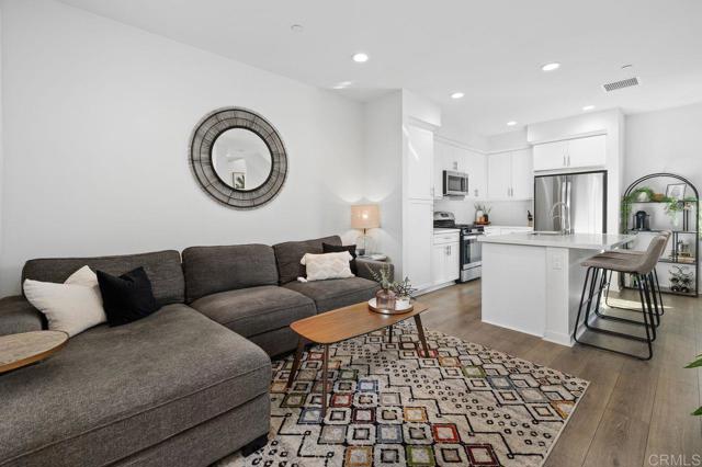 Detail Gallery Image 8 of 25 For 305 Cricket Ct., Santee,  CA 92071 - 3 Beds | 3 Baths