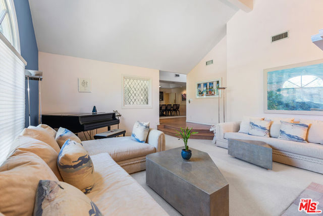 17040 Rancho Street, Encino CA: https://media.crmls.org/mediaz/94e3b246-a13c-461c-8241-0fdc6f3c9699.jpg