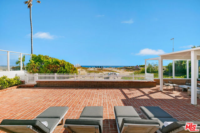 30830 Broad Beach Road, Malibu CA: https://media.crmls.org/mediaz/94e3c6d4-2d5b-4ffa-8189-dfa8285b35d3.jpg