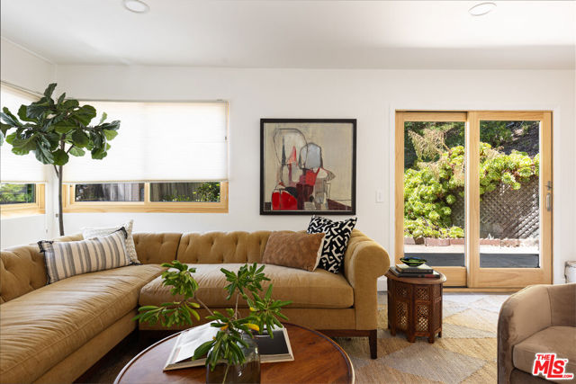 2806 Sunday Trail, Los Angeles CA: https://media.crmls.org/mediaz/94e46387-ac64-498a-89e6-64eac34c082d.jpg