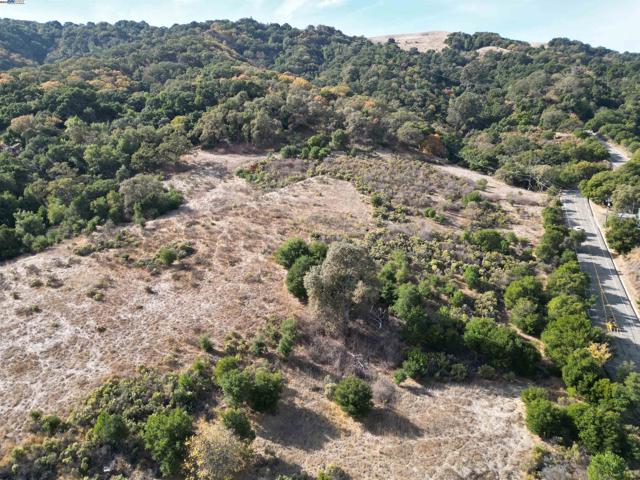 3984 Foothill Rd, Pleasanton CA: https://media.crmls.org/mediaz/94e482dd-32c7-439f-8139-25fbcd17a0b4.jpg