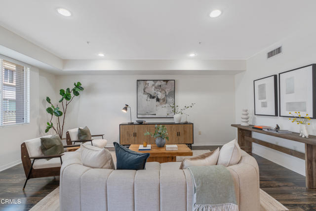 931 E Walnut Street, Pasadena CA: https://media.crmls.org/mediaz/94e4921a-7a66-4002-a3b6-fe7bf83cad70.jpg