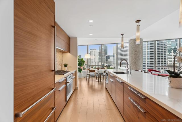 888 W E Street, San Diego CA: https://media.crmls.org/mediaz/94e494bb-474e-4b02-bdab-b7fdb54fb972.jpg