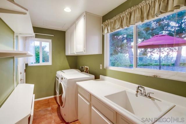 14442 Ranch Trail Drive, El Cajon CA: https://media.crmls.org/mediaz/94e4b2fe-0996-4275-8408-45c9c61c888c.jpg