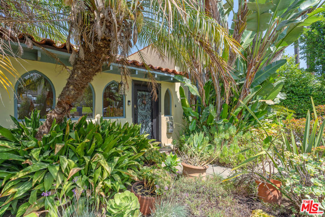 809 S Muirfield Road, Los Angeles CA: https://media.crmls.org/mediaz/94e514a6-ad5b-4a09-bf37-a131273f61f0.jpg