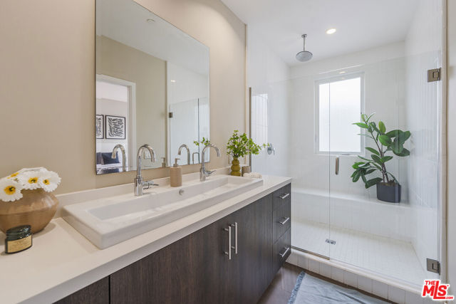 1400 N Fuller Avenue, Los Angeles CA: https://media.crmls.org/mediaz/94e54791-b51d-4a5a-ab64-5769d87f25a7.jpg