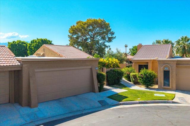 44289 Venice Court, Palm Desert CA: https://media.crmls.org/mediaz/94e576a5-a7d7-4b83-8475-002c37900b36.jpg
