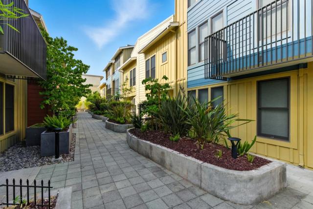 866 Altaire Walk, Palo Alto CA: https://media.crmls.org/mediaz/94e5c8eb-faaf-4153-9fe7-f5fbc6b3ca08.jpg