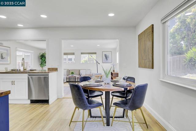 9821 Broadmoor Dr, San Ramon CA: https://media.crmls.org/mediaz/94e5fa88-7d07-4ec3-892f-a54f22e5aeed.jpg