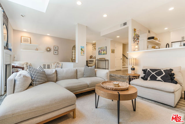 520 S Barrington Avenue, Los Angeles, CA 90049