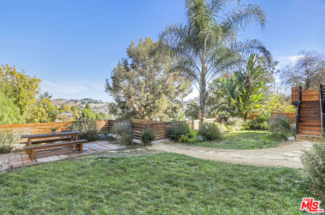 421 Beech Street, Los Angeles CA: https://media.crmls.org/mediaz/94e6ca71-5e40-4ffa-98d5-d43c552990fb.jpg