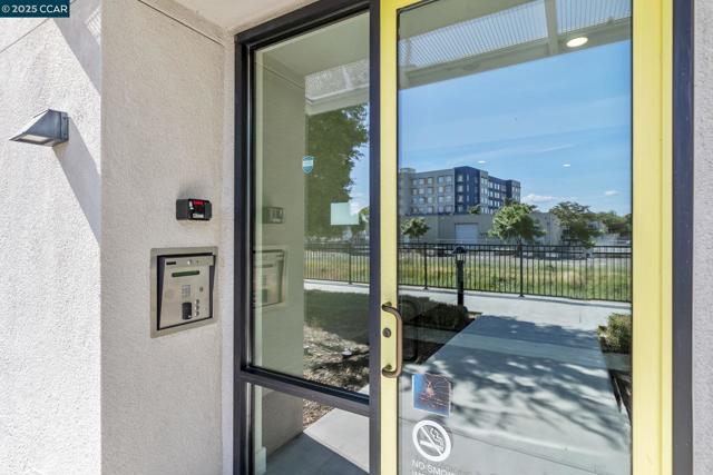 320 Riesling Ave, Milpitas CA: https://media.crmls.org/mediaz/94e6e9b2-b6ee-446a-a4c6-88679825a822.jpg