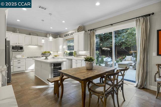82 BEAR PLACE, Clayton CA: https://media.crmls.org/mediaz/94e6fcb7-c54c-449d-bd31-ed740d053766.jpg