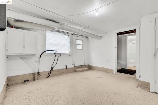 2340 Virginia St, Berkeley CA: https://media.crmls.org/mediaz/94e73373-af4a-4392-9894-911035c7cae8.jpg