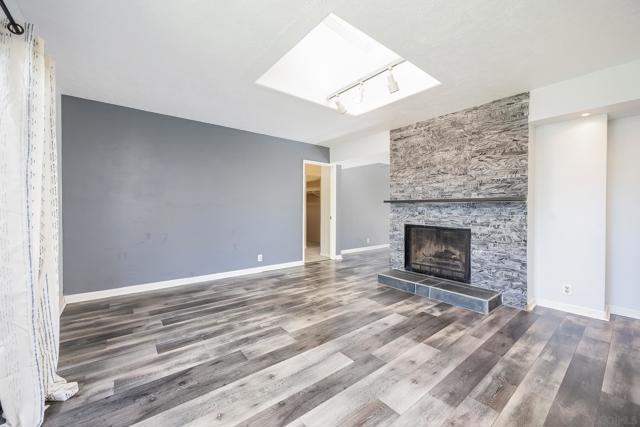 Image 2 of 32 For 2157 Arnold Way  624