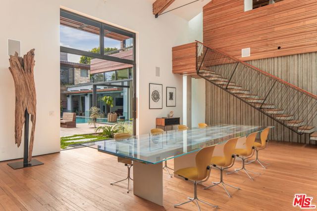 345 W Channel Road, Santa Monica CA: https://media.crmls.org/mediaz/94e79866-e3b6-4743-8125-1ef3940aadb1.jpg