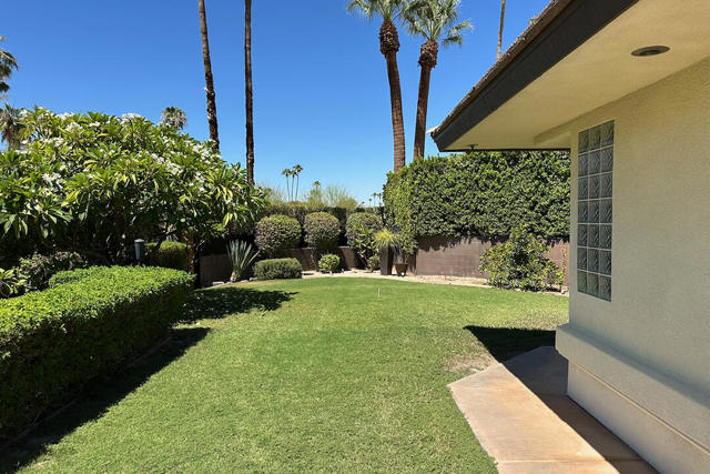 1311 Fuego Circle, Palm Springs CA: https://media.crmls.org/mediaz/94e7de92-da71-467b-a502-67bd37d4d149.jpg