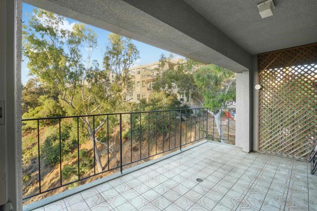 2651 Front St, San Diego, California 92103, 2 Bedrooms Bedrooms, ,2 BathroomsBathrooms,Condominium,For Sale,Front St,250019508SD