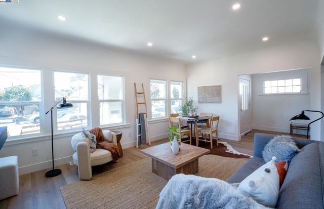 2232 Rosedale Ave, Oakland CA: https://media.crmls.org/mediaz/94e867f2-e32e-4a8e-8ea6-6f312977c3cf.jpg