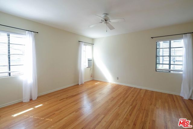 854 1/2 S Plymouth Boulevard, Los Angeles CA: https://media.crmls.org/mediaz/94e8863d-651e-4eff-aa88-6490f250e3ac.jpg