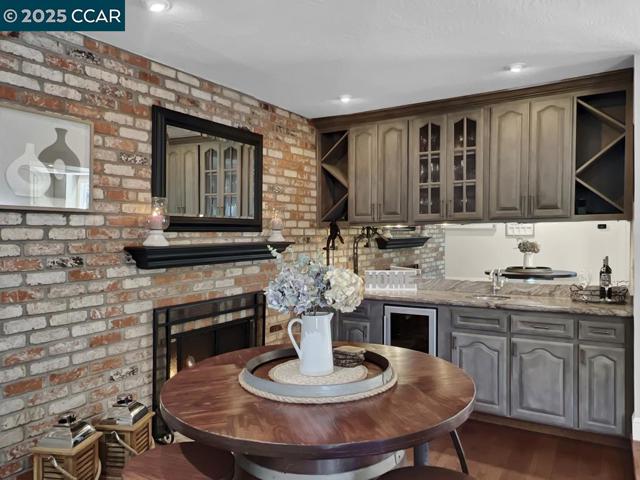 14 Mt Eden Pl, Clayton CA: https://media.crmls.org/mediaz/94e8b03c-de14-44de-aeed-917a24ea647f.jpg