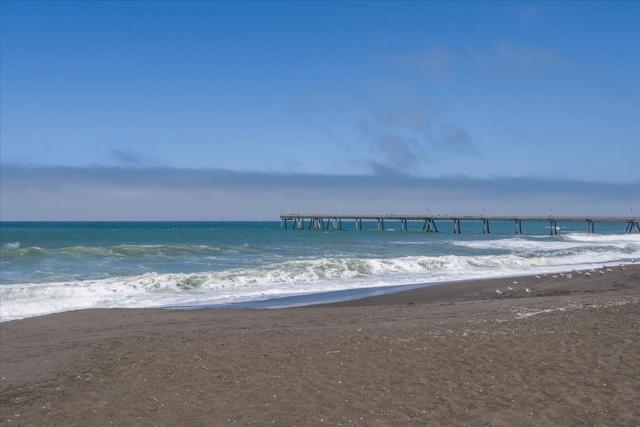 2355 Beach Boulevard, Pacifica CA: https://media.crmls.org/mediaz/94e8e495-faed-4c0c-9b63-0c8f388ddda1.jpg