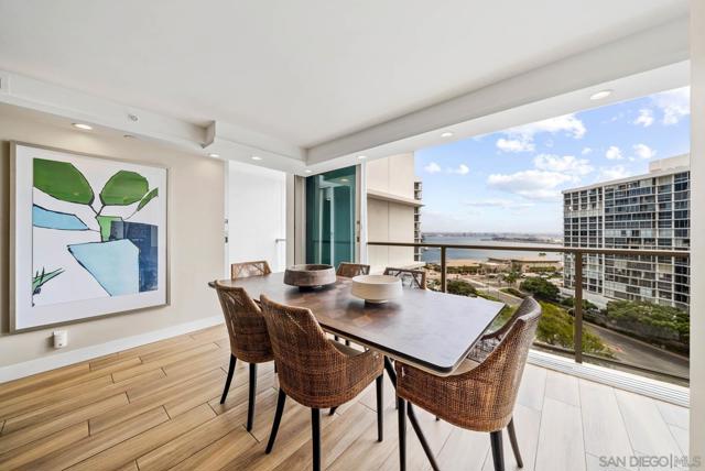 1780 Avenida Del Mundo, Coronado CA: https://media.crmls.org/mediaz/94e8fc96-9355-4ba4-97d7-39d0649bce05.jpg