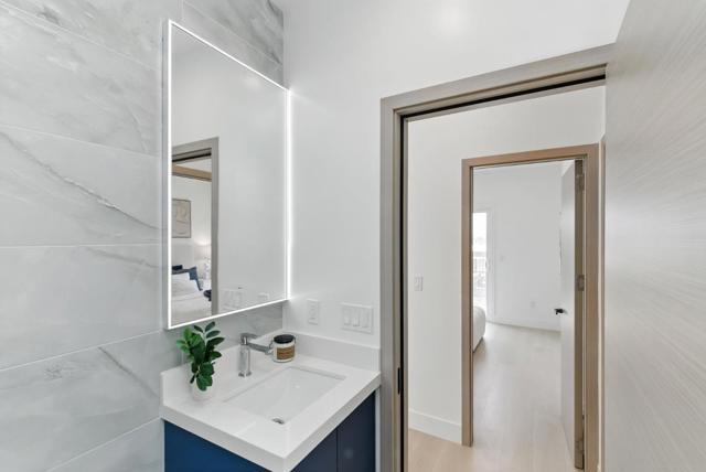 1815 18th Avenue, San Francisco CA: https://media.crmls.org/mediaz/94e98388-ece8-4080-af21-2e9fb56dd066.jpg