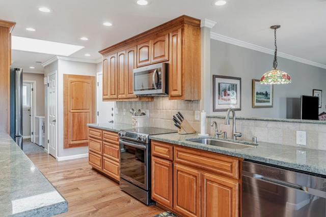 19225 Reavis Way, Salinas CA: https://media.crmls.org/mediaz/94e9cfb4-8c09-49b2-910b-fff8ba176dc4.jpg