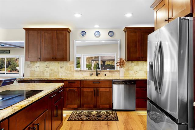 Detail Gallery Image 7 of 33 For 4711 Lorena Pl, El Cajon,  CA 92020 - 4 Beds | 3 Baths