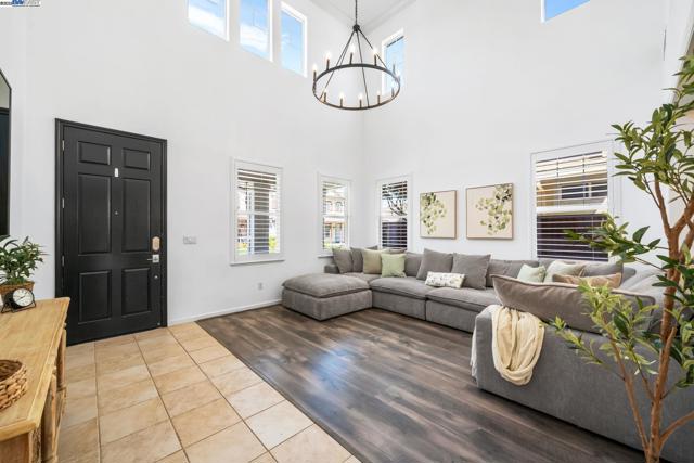 3638 Otter Brook Loop, Discovery Bay CA: https://media.crmls.org/mediaz/94eaa604-d437-42f6-a14d-2dca9ad19229.jpg