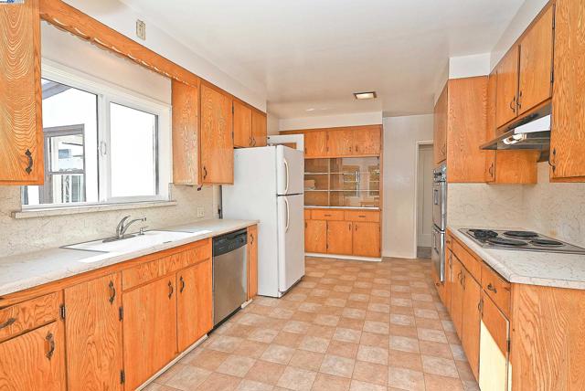 Image 12 of 51 For 181 Lewelling Blvd