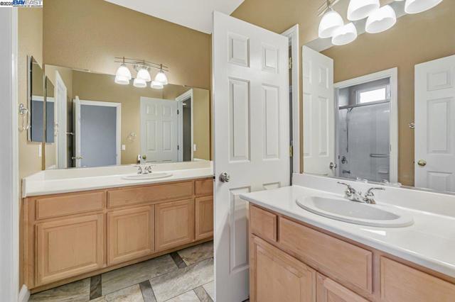 5391 Fernbank Dr, Concord CA: https://media.crmls.org/mediaz/94eafe12-375e-43f5-aa57-8fbeb85ca99b.jpg