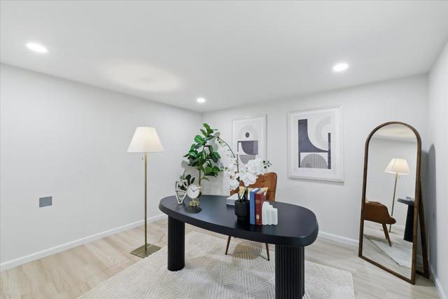 571 Hamilton Avenue, Menlo Park CA: https://media.crmls.org/mediaz/94eb1cc4-cc61-4da3-9be3-846399f2f64f.jpg