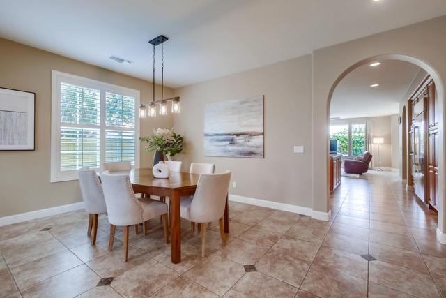 15624 VIA MONTECRISTO, San Diego CA: https://media.crmls.org/mediaz/94eb6440-2096-4730-ac68-804c470c554e.jpg