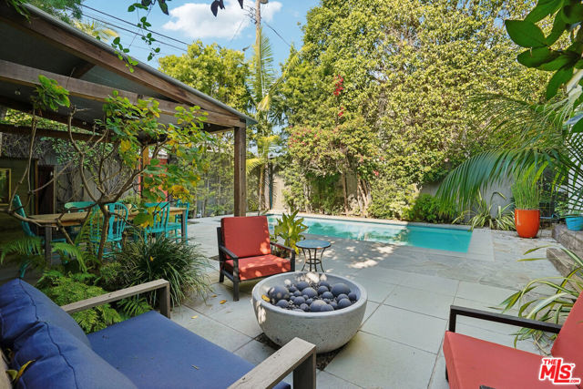 813 Crestmoore Place, Venice CA: https://media.crmls.org/mediaz/94eb8cc8-c7c5-4969-a135-f13252e97ae2.jpg