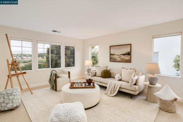 9356 Mediar Dr, San Ramon CA: https://media.crmls.org/mediaz/94ebb07c-3d64-4d64-ac61-dd81084565dc.jpg