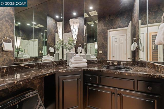4101 Fox Creek Ct, Danville CA: https://media.crmls.org/mediaz/94ebc0c8-939d-4e08-9c84-bf2653a89939.jpg