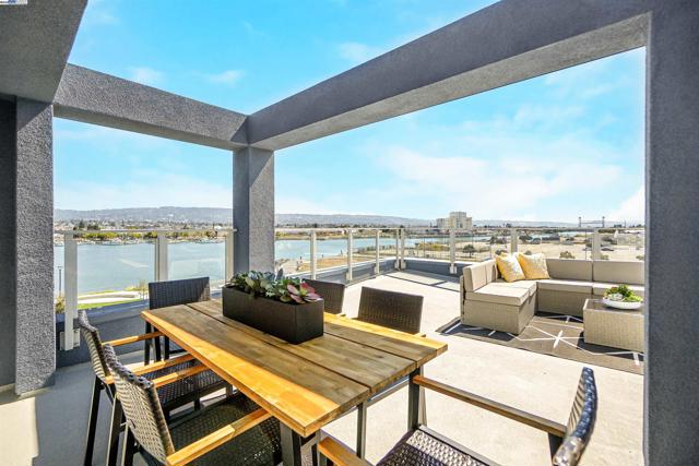 2388 Stanford Street, Alameda CA: https://media.crmls.org/mediaz/94ebc58d-00cd-4682-b1ad-af31b7b0320e.jpg