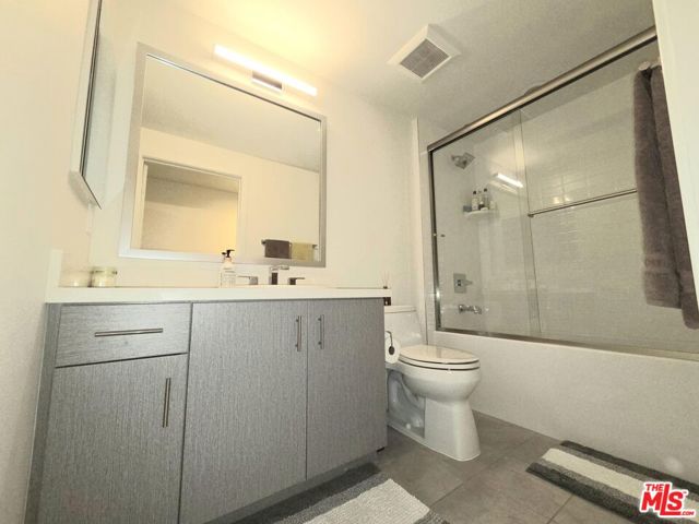 436 S Virgil Avenue, Los Angeles CA: https://media.crmls.org/mediaz/94ebf213-4039-4865-93c8-eb83044dc160.jpg