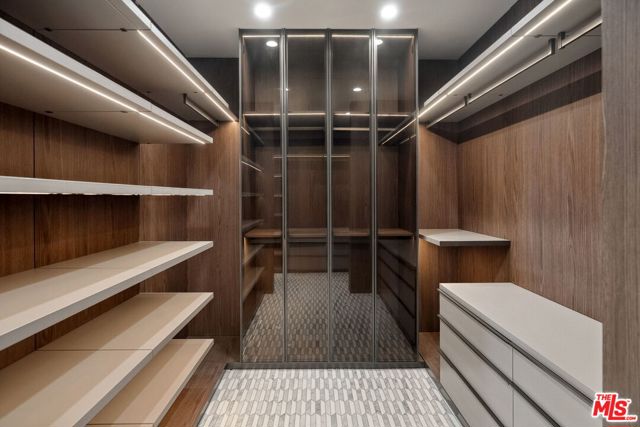 3670 Buena Park Drive, Studio City CA: https://media.crmls.org/mediaz/94ec9bef-c2f7-481b-b6a7-8db5f2d727af.jpg