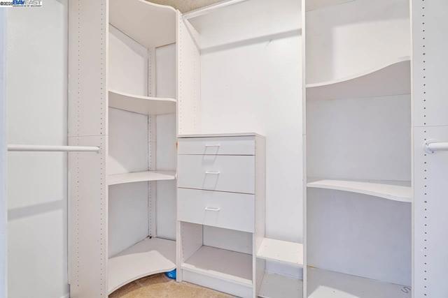 151 Lakeside Dr, Oakland CA: https://media.crmls.org/mediaz/94ed081b-3df3-4397-9894-12b6d3dd7336.jpg